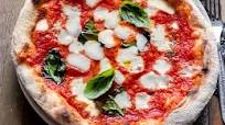 Pizza napoletana: la Ricetta originale passo passo (Pizza Margherita) Pizza napoletana: la Ricetta originale passo passo (Pizza Margherita)
