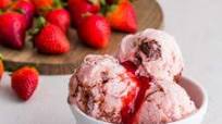 Homemade Strawberry Ice Cream with White Balsamic Vinegar Homemade Strawberry Ice Cream with White Balsamic Vinegar
