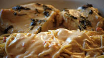 Garlic Basil Chicken With Red Roasted Pepper Alfredo Spaghetti Garlic Basil Chicken With Red Roasted Pepper Alfredo Spaghetti