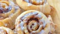 Easy Cinna-Minis (Mini Cinnamon Rolls) Easy Cinna-Minis (Mini Cinnamon Rolls)