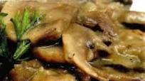 Pan tostado con hongos y crema Pan tostado con hongos y crema