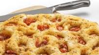 Focaccia pugliese: la ricette del lievitato più famoso della Puglia Focaccia pugliese: la ricette del lievitato più famoso della Puglia