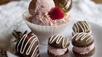 Chocolate Strawberry Macarons Chocolate Strawberry Macarons