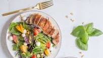 Easy Caprese Salad with Pesto Vinaigrette Easy Caprese Salad with Pesto Vinaigrette