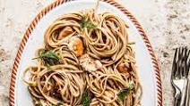 Creamy Salmon Linguine Pasta (no cream added) Creamy Salmon Linguine Pasta (no cream added)