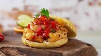 Arepas with lime and garlic prawns (arepas de camarones) Arepas with lime and garlic prawns (arepas de camarones)
