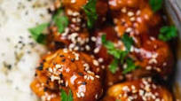 Sticky Sesame Cauliflower (Vegan Recipe) Sticky Sesame Cauliflower (Vegan Recipe)