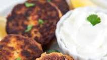 How to make Healthy Salmon Patties / Salmon Cakes ( Paleo, Gluten-free, Whole30) How to make Healthy Salmon Patties / Salmon Cakes ( Paleo, Gluten-free, Whole30)