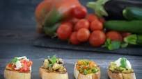 FANTASIA DI BRUSCHETTE PER TUTTI I GUSTI FANTASIA DI BRUSCHETTE PER TUTTI I GUSTI
