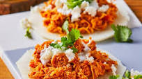 Tostadas de jícama con tinga de pollo Tostadas de jícama con tinga de pollo