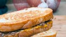 Roast Beef Melt Sandwich - A Beefy, Cheesy, Flavor Explosion Roast Beef Melt Sandwich - A Beefy, Cheesy, Flavor Explosion