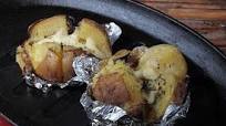 Patatas asadas en la barbacoa Patatas asadas en la barbacoa