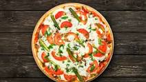 CAULIFLOWER CRUSTED PIZZA WITH CASHEW CHEESE CAULIFLOWER CRUSTED PIZZA WITH CASHEW CHEESE
