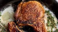 How To Make Easy Pan-Fried Pork Chops How To Make Easy Pan-Fried Pork Chops