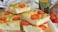 Focaccia morbida con olive e pomodorini ricetta con Bimby e senza Focaccia morbida con olive e pomodorini ricetta con Bimby e senza