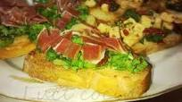 Bruschettas con rúcula y jamón crudo Bruschettas con rúcula y jamón crudo
