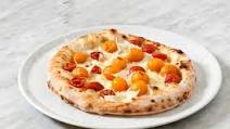 'Tomato whim' – cheese and tomato pizza 'Tomato whim' – cheese and tomato pizza