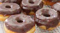 EASY 15-MINUTE CHOCOLATE GLAZED DONUTS EASY 15-MINUTE CHOCOLATE GLAZED DONUTS