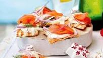 Smoked salmon and tzatziki crisp breads Smoked salmon and tzatziki crisp breads