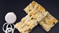È buona, soffice e semplice da fare: è la mitica focaccia con cipolle! È buona, soffice e semplice da fare: è la mitica focaccia con cipolle!