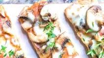 Mushroom Flatbread Pizza with Caramelized Onions Mushroom Flatbread Pizza with Caramelized Onions