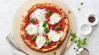 Pizza Margherita mit Fior di Latte Mozzarella Pizza Margherita mit Fior di Latte Mozzarella