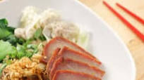 Street Noodles w/ BBQ Pork & Wontons บะหมี่แห้ง Street Noodles w/ BBQ Pork & Wontons บะหมี่แห้ง