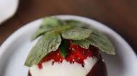 Chocolate Covered Strawberries Tuxedo-Style Chocolate Covered Strawberries Tuxedo-Style