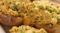 Vegan Baked Potato with Cheese and Broccoli Vegan Baked Potato with Cheese and Broccoli
