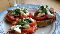 Bruschettas aux tomates et à la mozzarella Bruschettas aux tomates et à la mozzarella