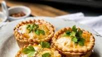 Pub-Style Beef Pot Pies in Muffin Tins Pub-Style Beef Pot Pies in Muffin Tins