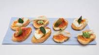 Crostini misti alla bottarga Crostini misti alla bottarga