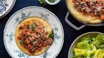 Beef Bolognese with polenta and romaine salad Beef Bolognese with polenta and romaine salad