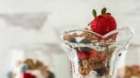 Breakfast Parfaits with Fruit, Yogurt and Granola Breakfast Parfaits with Fruit, Yogurt and Granola