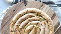Spanakopita Swirl (Greek Spinach Pie) Spanakopita Swirl (Greek Spinach Pie)