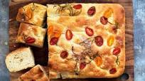 Focaccia – med körbärstomater och oliver Focaccia – med körbärstomater och oliver
