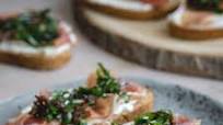 Prosciutto Crostini with Goat Cheese Prosciutto Crostini with Goat Cheese