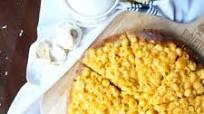 mac & cheese pizza with garlic bread crust mac & cheese pizza with garlic bread crust