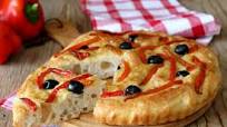 Focaccia ai peperoni e olive - con e senza Bimby Focaccia ai peperoni e olive - con e senza Bimby