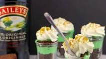 ☘️ Shamrock Irish Cream Dessert Shots ☘️ Shamrock Irish Cream Dessert Shots