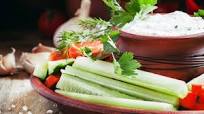 Griechischer Tzatziki – Rezept mit Joghurt, Quark und Gurken Griechischer Tzatziki – Rezept mit Joghurt, Quark und Gurken