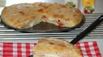 Focaccia ripiena: la ricetta con prosciutto crudo e mozzarella Focaccia ripiena: la ricetta con prosciutto crudo e mozzarella