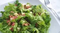 Ensalada postnavideña con Nueces tostadas, Dátiles, Queso curado y Granada Ensalada postnavideña con Nueces tostadas, Dátiles, Queso curado y Granada