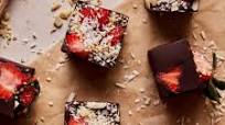 Gut-Friendly Chocolate Dipped Strawberry Cubes Gut-Friendly Chocolate Dipped Strawberry Cubes