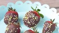 How to Make Chocolate Covered Strawberries How to Make Chocolate Covered Strawberries