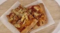 Hawaiian Pizza with Chicken Hawaiian Pizza with Chicken