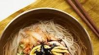 Janchi Guksu (Korean Warm Noodle Soup) Janchi Guksu (Korean Warm Noodle Soup)