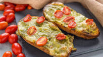 Bruschette con pesto filanti Bruschette con pesto filanti