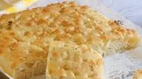 Focaccia: la ricetta del lievitato alto e sofficissimo Focaccia: la ricetta del lievitato alto e sofficissimo