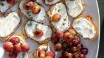 Whipped Goat Cheese Crostini with Roasted Grapes Whipped Goat Cheese Crostini with Roasted Grapes